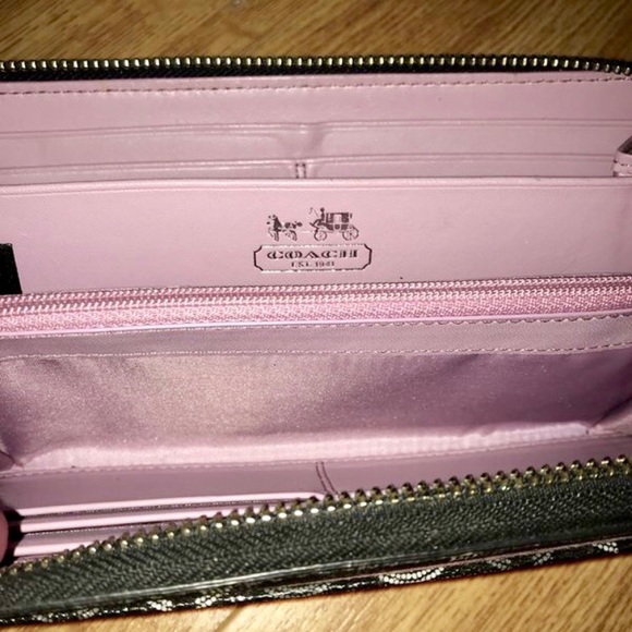 Coach Wallet - Picture 3 of 5